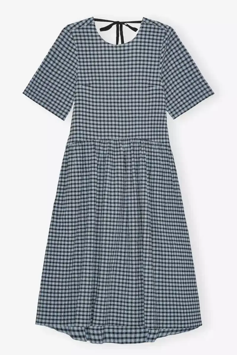 Blaues Midikleid aus Seersucker mit Karomuster Blaues Midikleid aus Seersucker mit Karomuster
