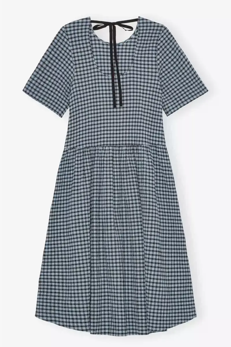 Blaues Midikleid aus Seersucker mit Karomuster Blaues Midikleid aus Seersucker mit Karomuster