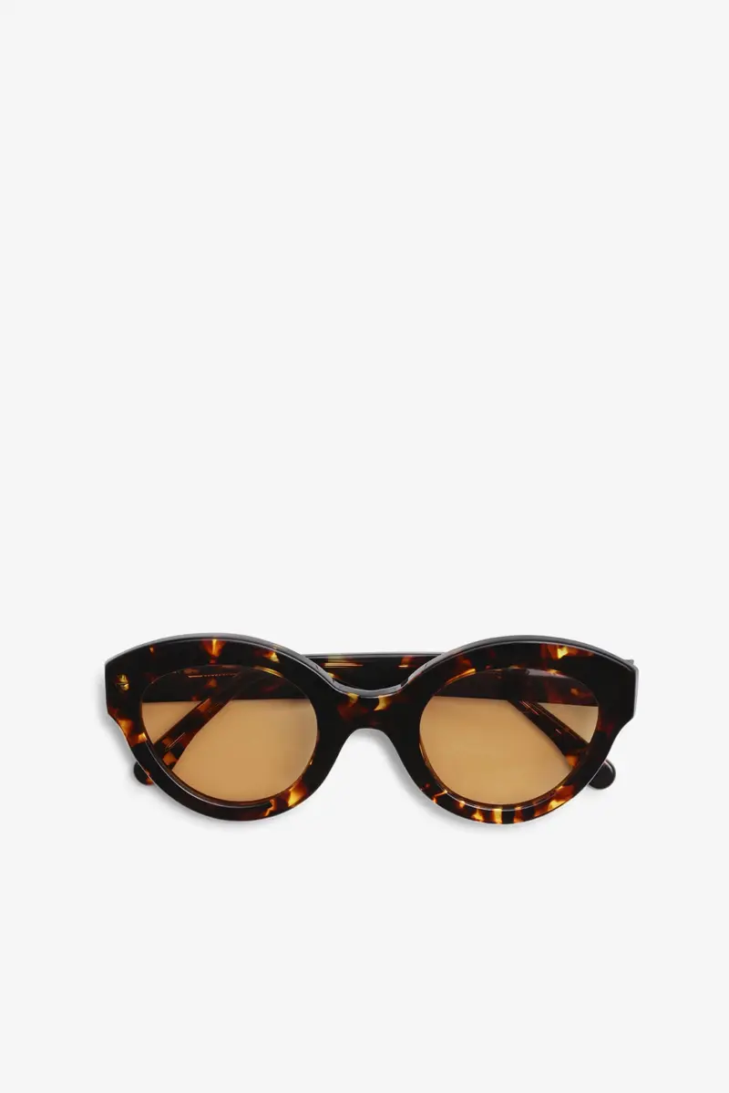 Braune, klobige Sonnenbrille