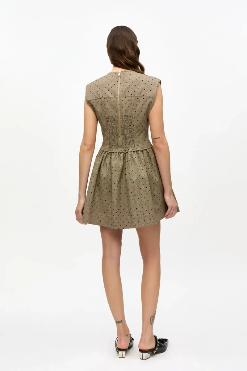 Braunes Minikleid aus Flock-Anzugstoff