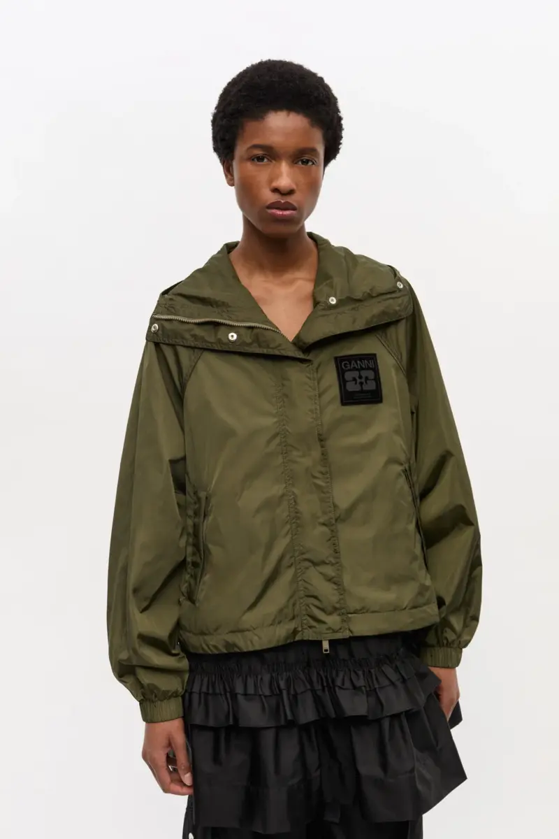 Grüne Nylonjacke Grüne Nylonjacke