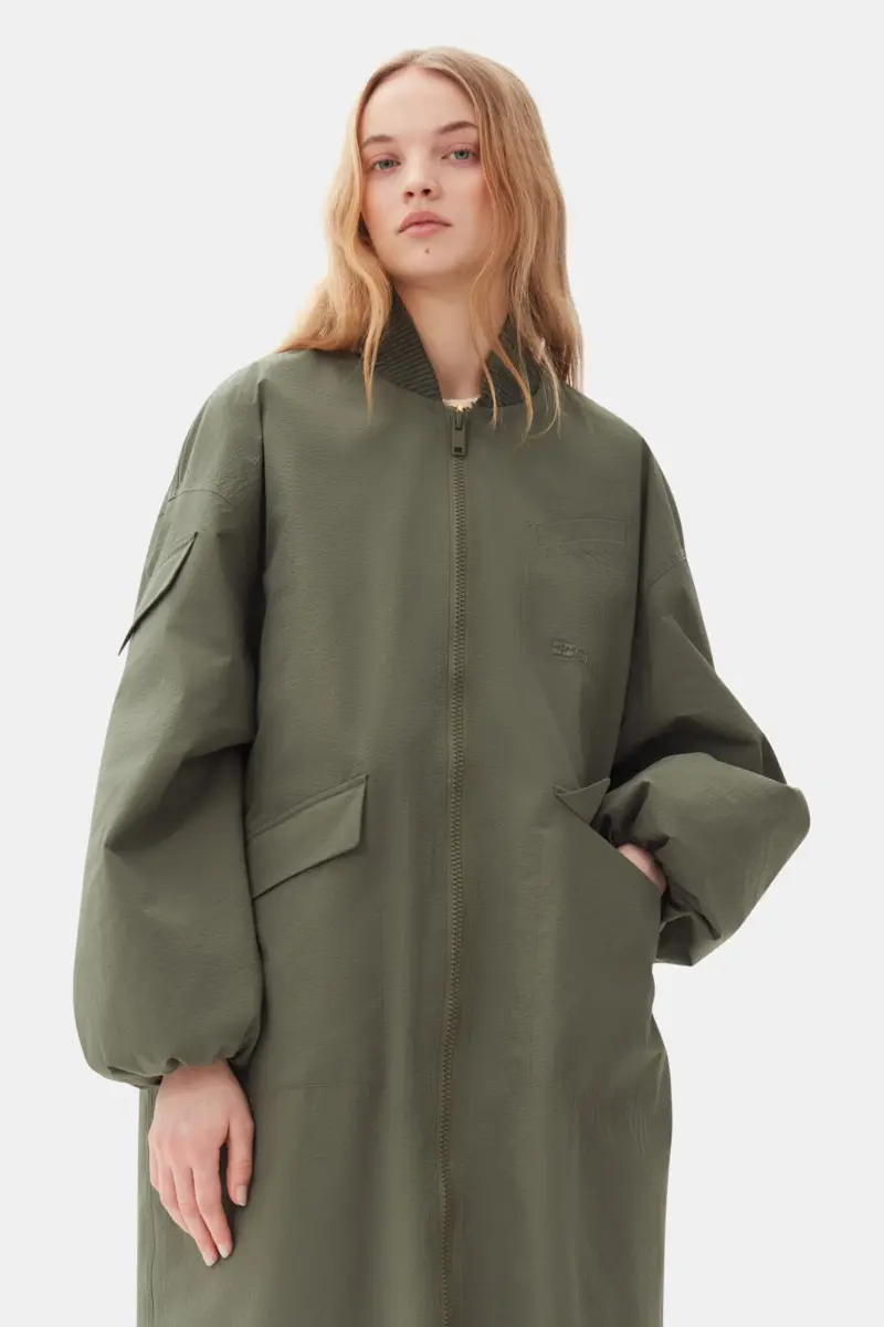 Grüner Oversize-Mantel aus Tech-Seersucker