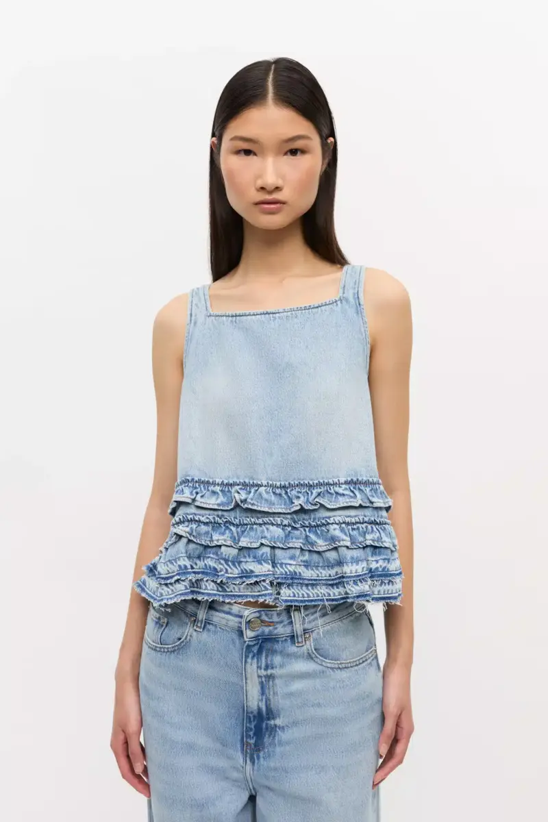 hellblaues denim top mit rschen 2 - Hellblaues Denim-Top mit R&uuml;schen