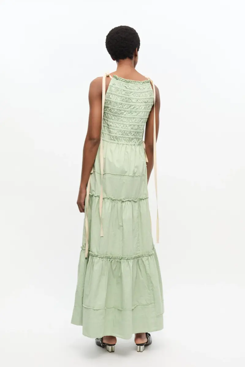 Hellgrünes, gesmoktes, gestuftes Kleid Hellgrünes, gesmoktes, gestuftes Kleid