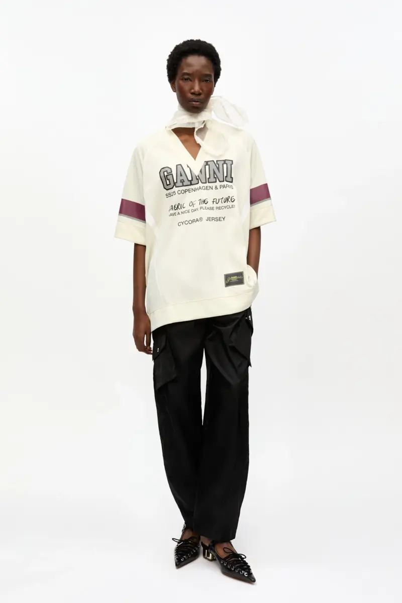 Ivorfarbenes Oversize-T-Shirt aus Future-Mesh Ivorfarbenes Oversize-T-Shirt aus Future-Mesh