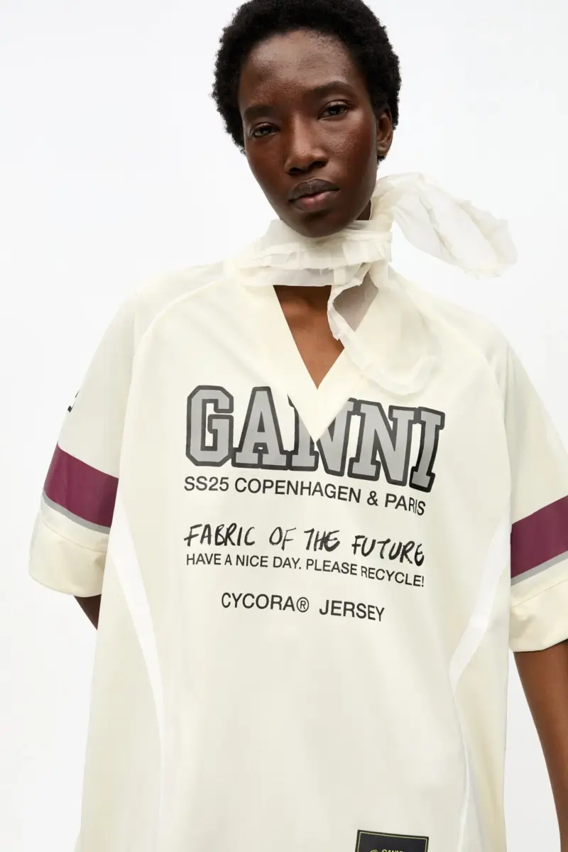Ivorfarbenes Oversize-T-Shirt aus Future-Mesh Ivorfarbenes Oversize-T-Shirt aus Future-Mesh