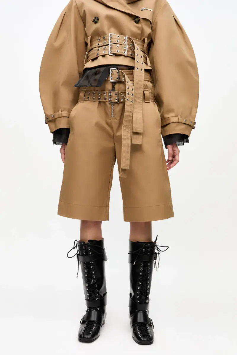 Kamelbraune Shorts aus gebondeter Baumwolle mit Gürtel