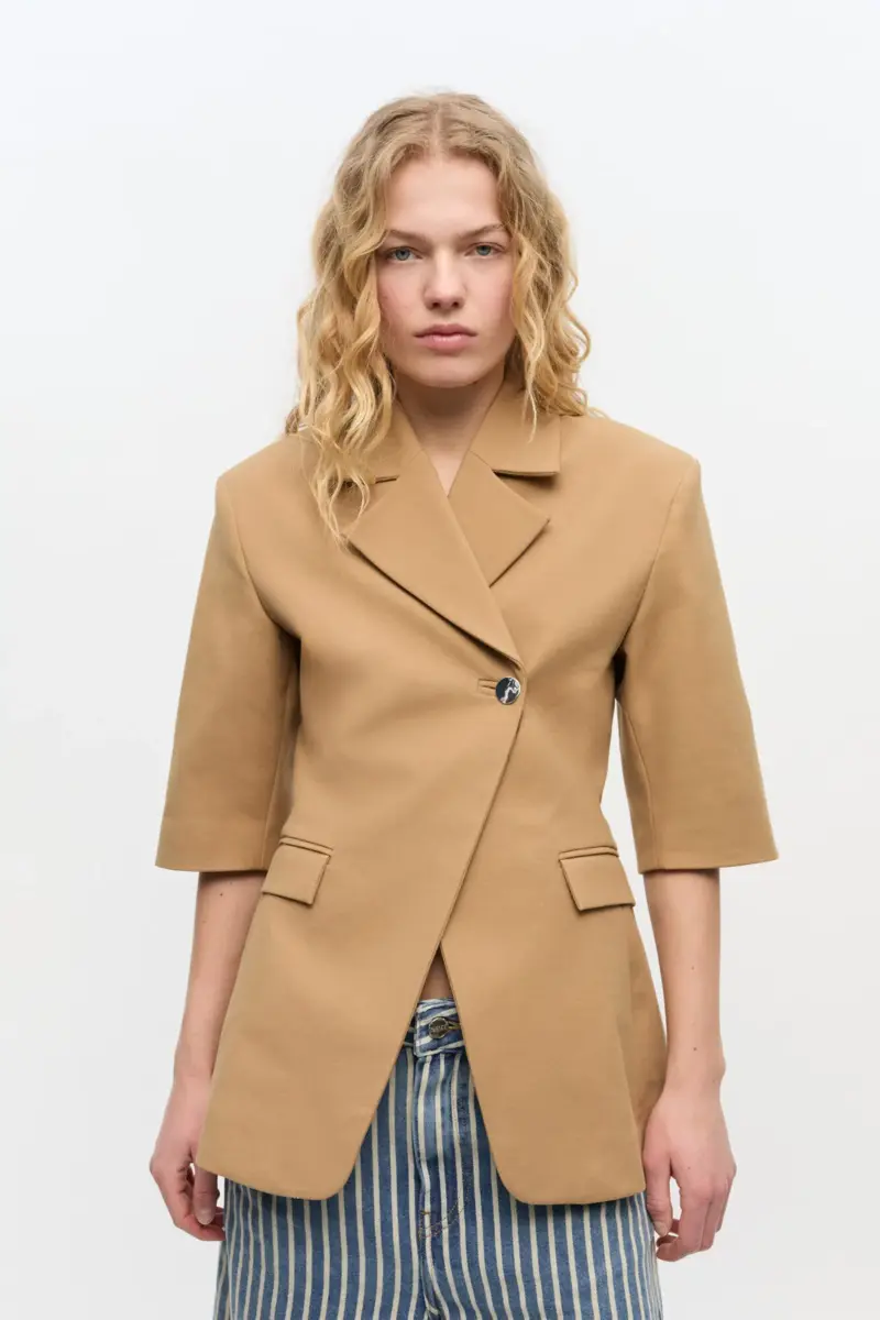 Kamelbrauner Blazer mit 3/4-Ärmeln Kamelbrauner Blazer mit 3/4-Ärmeln