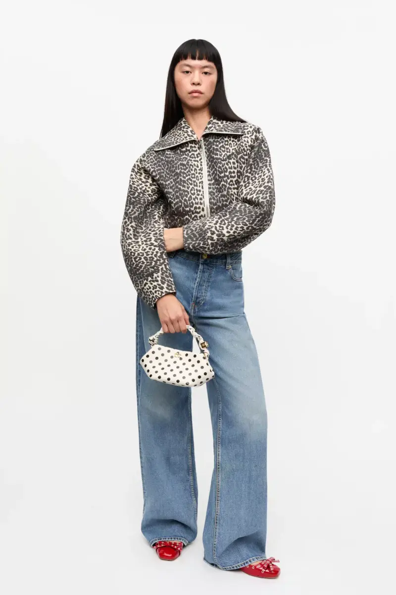 Kurze Jacke mit Leopardenmuster und geschwungenen Ärmeln