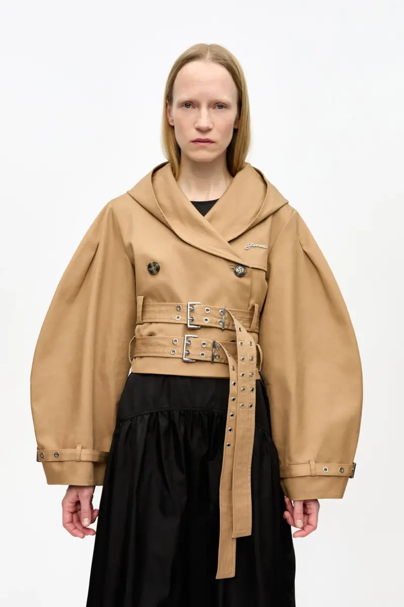 Kurze Trenchjacke aus gebondeter Baumwolle in Kamelbraun