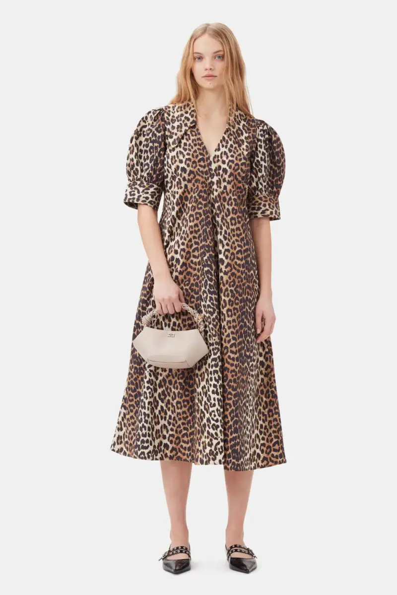 Maxikleid aus Baumwollpopeline mit V-Ausschnitt und Leopardenmuster Maxikleid aus Baumwollpopeline mit V-Ausschnitt und Leopardenmuster