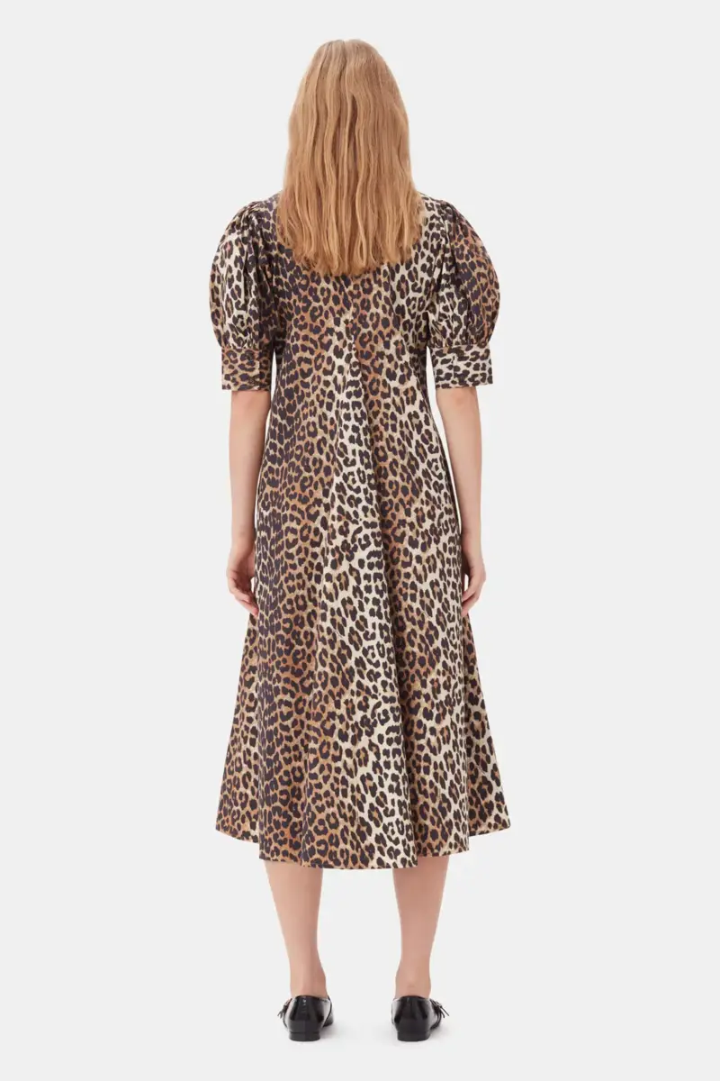 Maxikleid aus Baumwollpopeline mit V-Ausschnitt und Leopardenmuster Maxikleid aus Baumwollpopeline mit V-Ausschnitt und Leopardenmuster