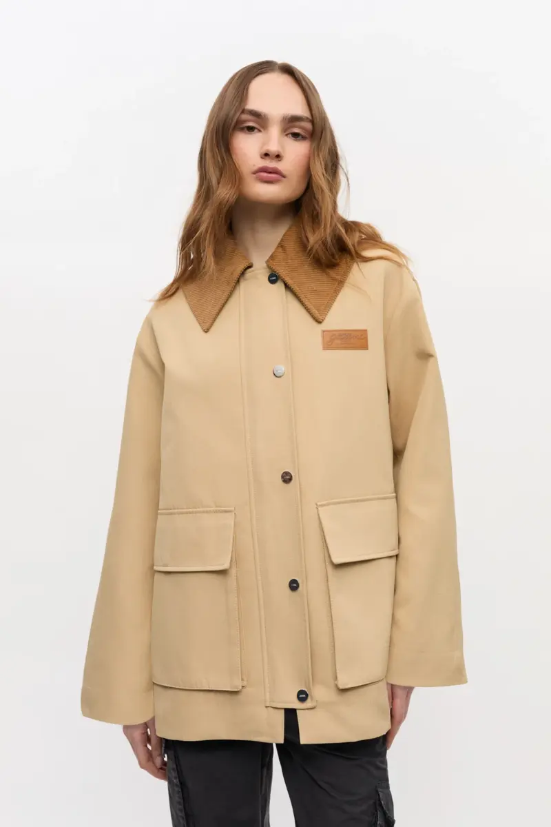 Midi-Jacke aus kamelfarbenem Twill Midi-Jacke aus kamelfarbenem Twill