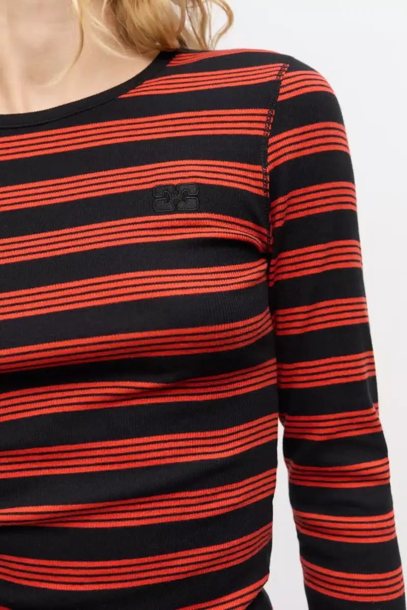 Rotes gestreiftes Langarm-T-Shirt aus weicher Baumwollrippe Rotes gestreiftes Langarm-T-Shirt aus weicher Baumwollrippe
