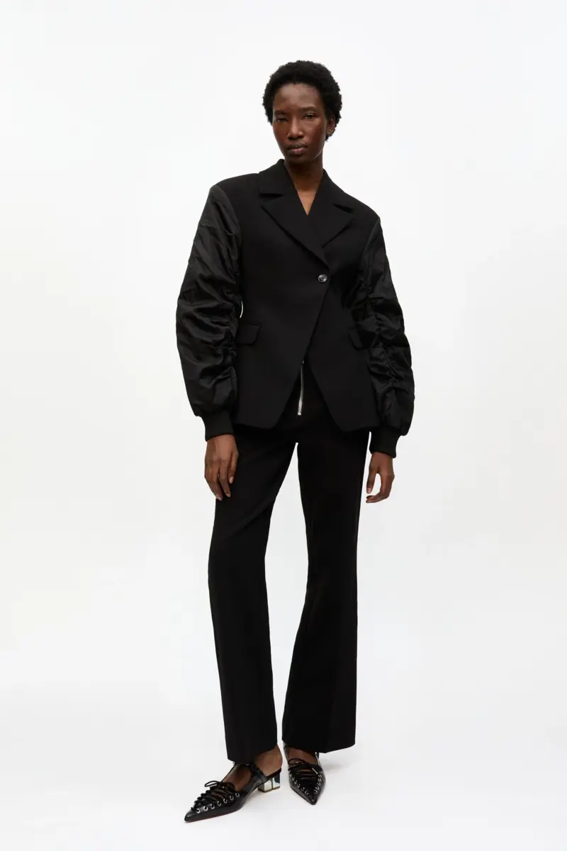 Schwarze Jacke aus gebondeter Kreppmischung Schwarze Jacke aus gebondeter Kreppmischung