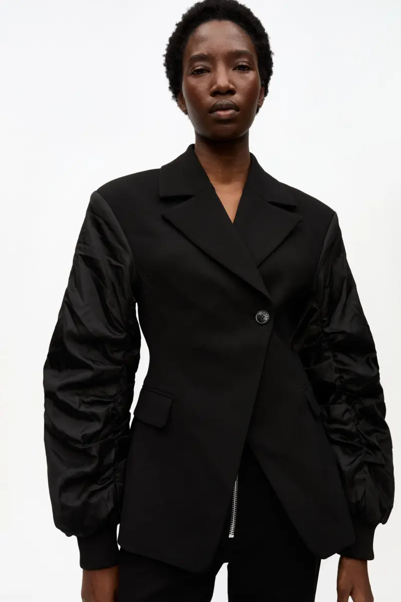 Schwarze Jacke aus gebondeter Kreppmischung Schwarze Jacke aus gebondeter Kreppmischung