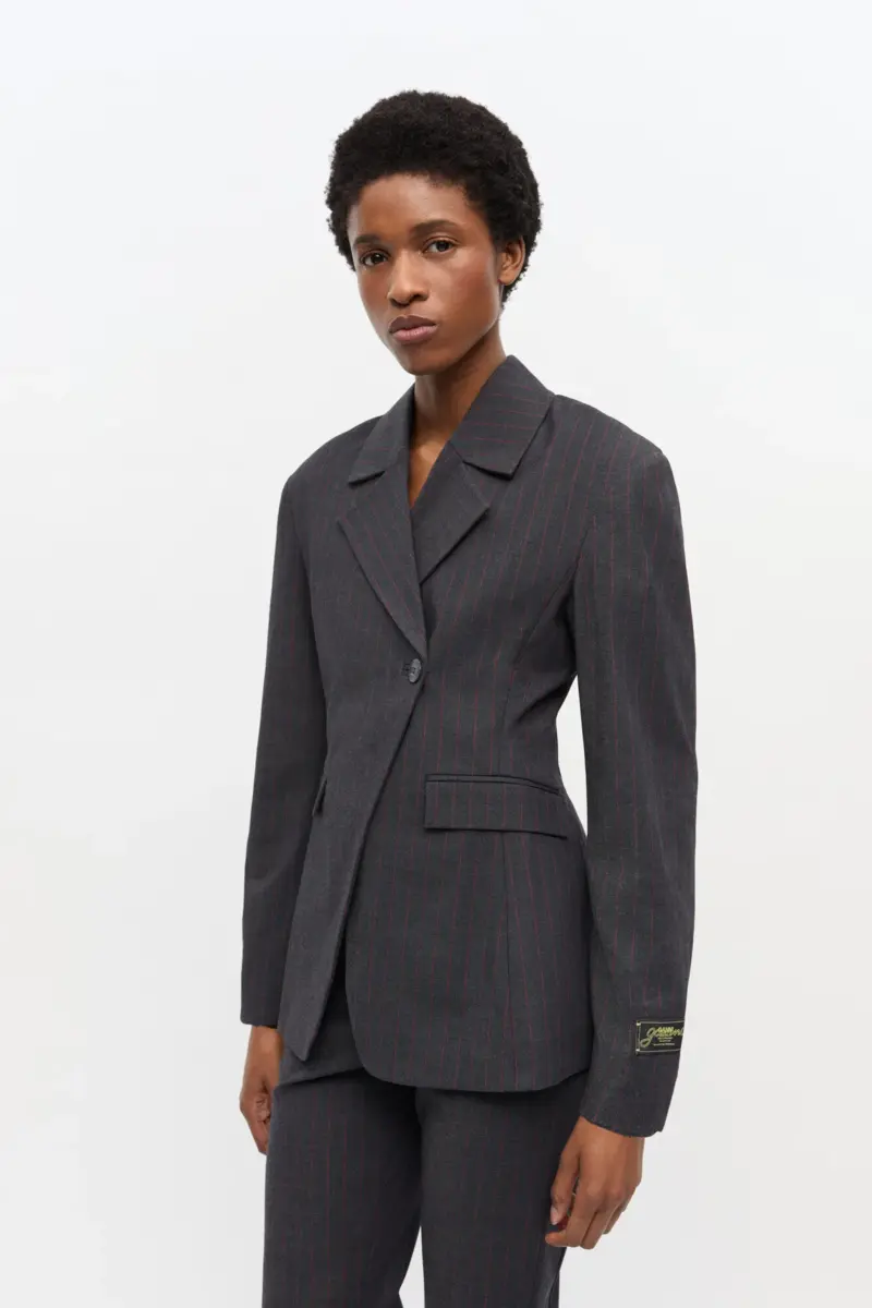Schwarzer Nadelstreifenblazer Schwarzer Nadelstreifenblazer