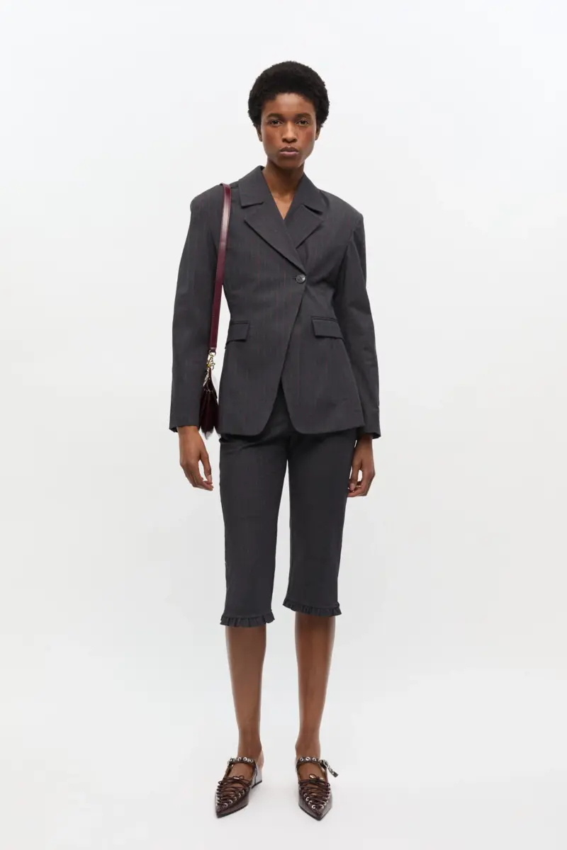 Schwarzer Nadelstreifenblazer Schwarzer Nadelstreifenblazer