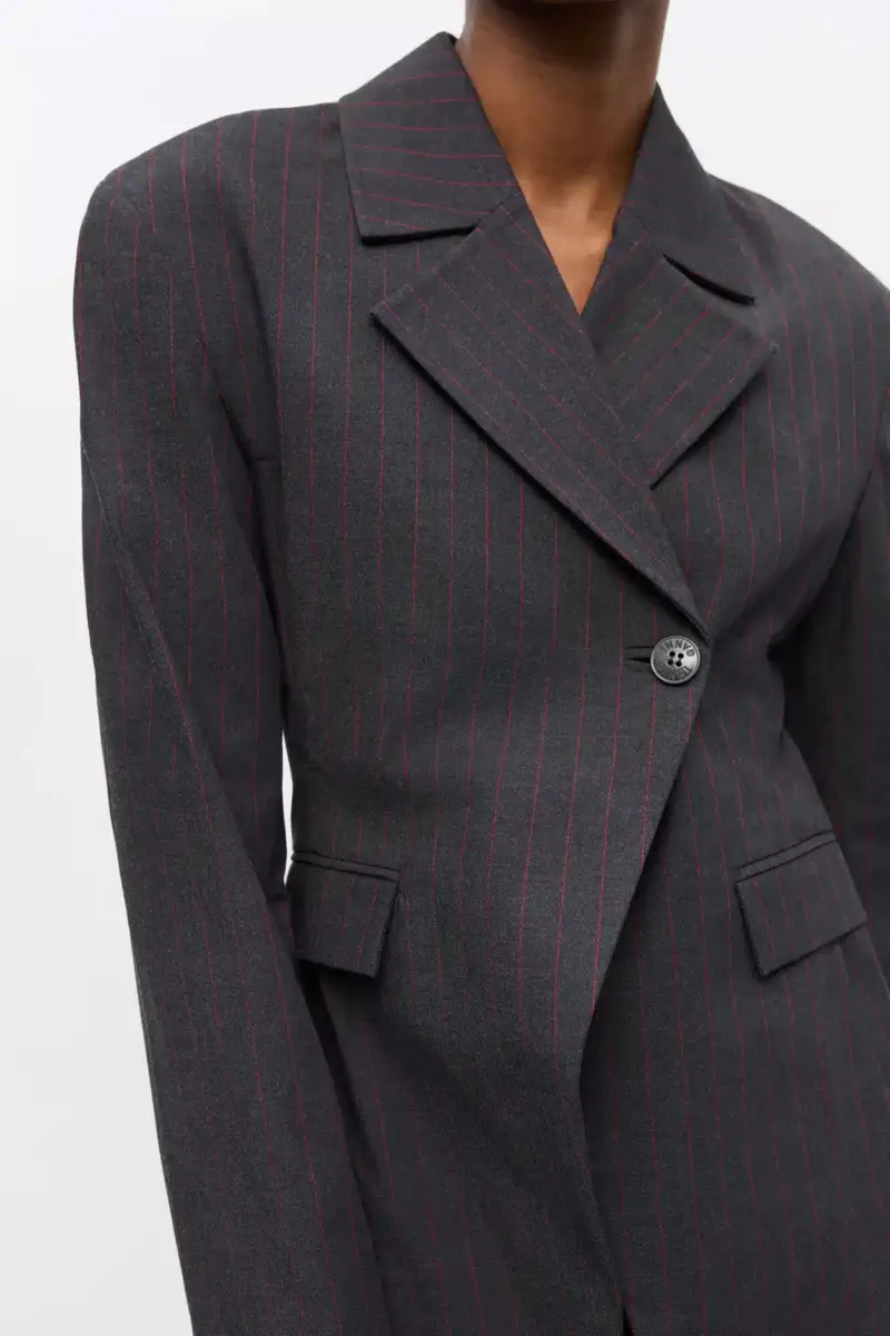 Schwarzer Nadelstreifenblazer Schwarzer Nadelstreifenblazer