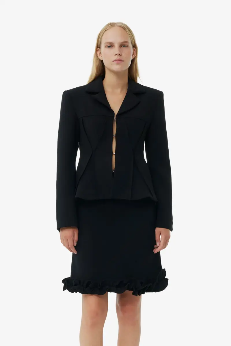 Schwarzer, taillierter Blazer aus gebondetem Krepp Schwarzer, taillierter Blazer aus gebondetem Krepp