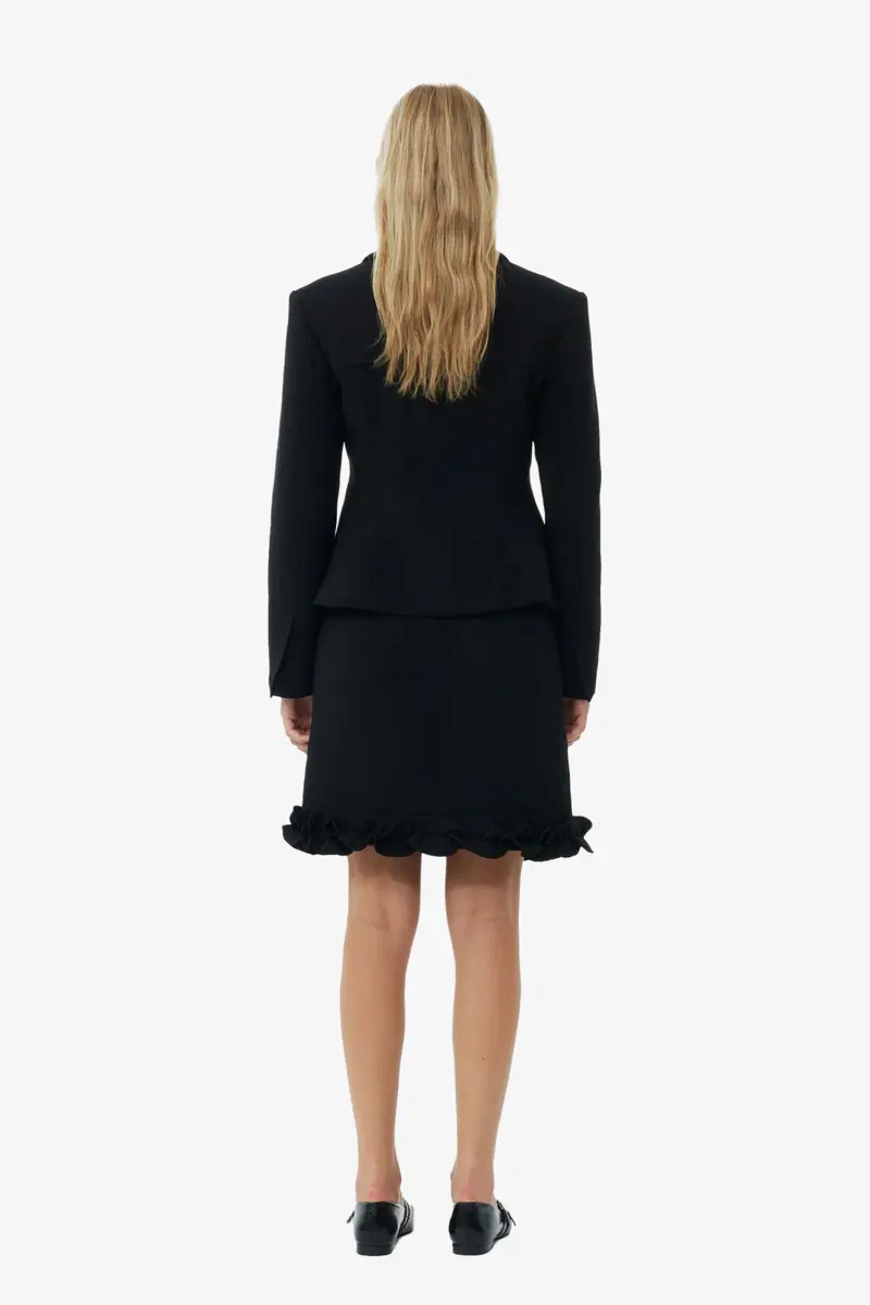 Schwarzer, taillierter Blazer aus gebondetem Krepp Schwarzer, taillierter Blazer aus gebondetem Krepp
