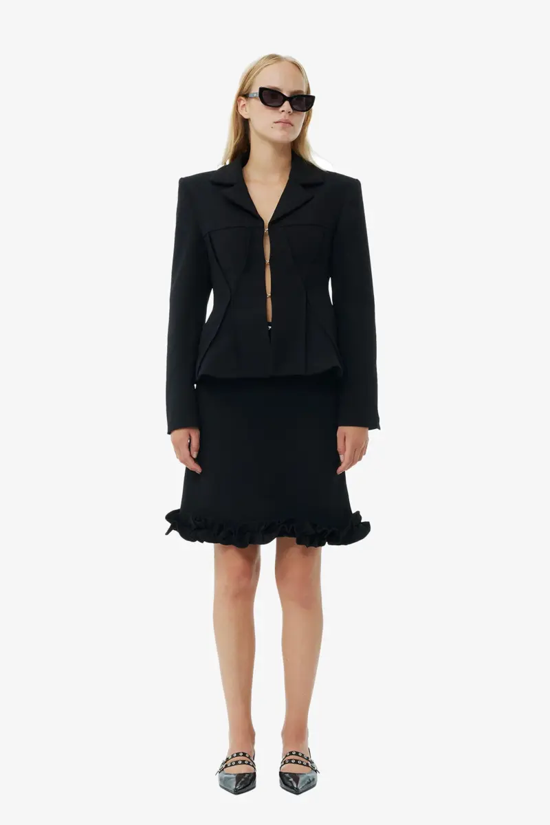 Schwarzer, taillierter Blazer aus gebondetem Krepp Schwarzer, taillierter Blazer aus gebondetem Krepp