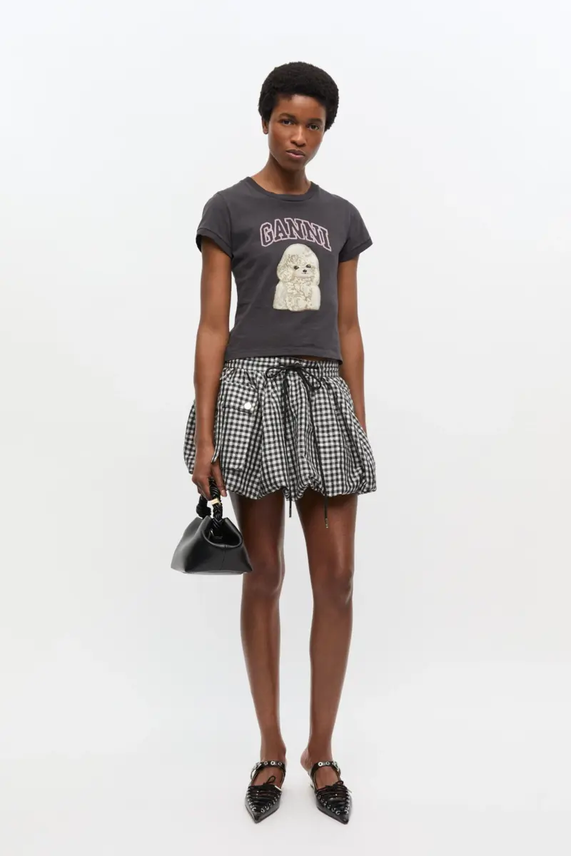 Schwarzes, kurzes T-Shirt mit Pudel Schwarzes, kurzes T-Shirt mit Pudel