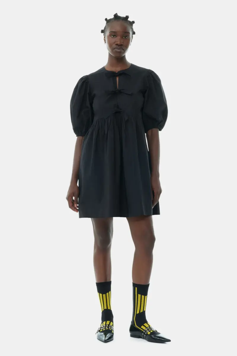Schwarzes Minikleid aus Baumwollpopeline mit Bindeband