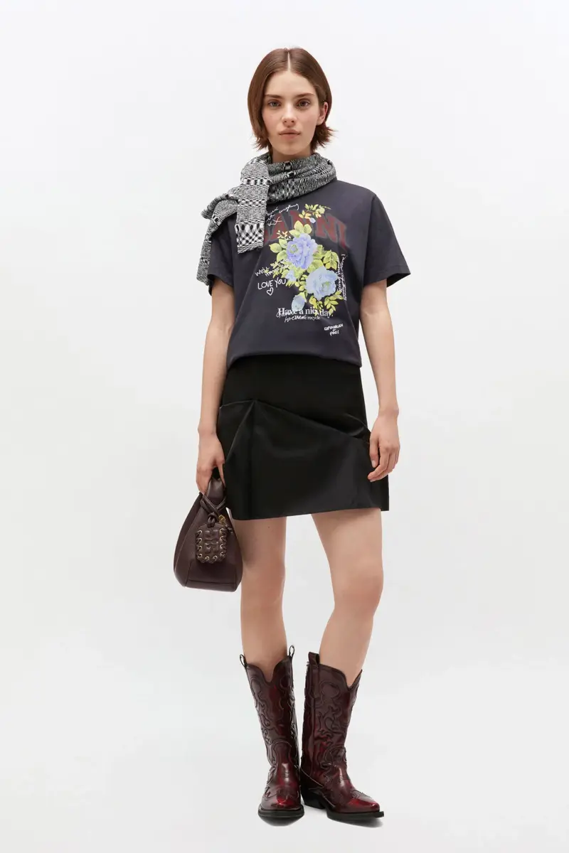 Schwarzes Rosen-T-Shirt